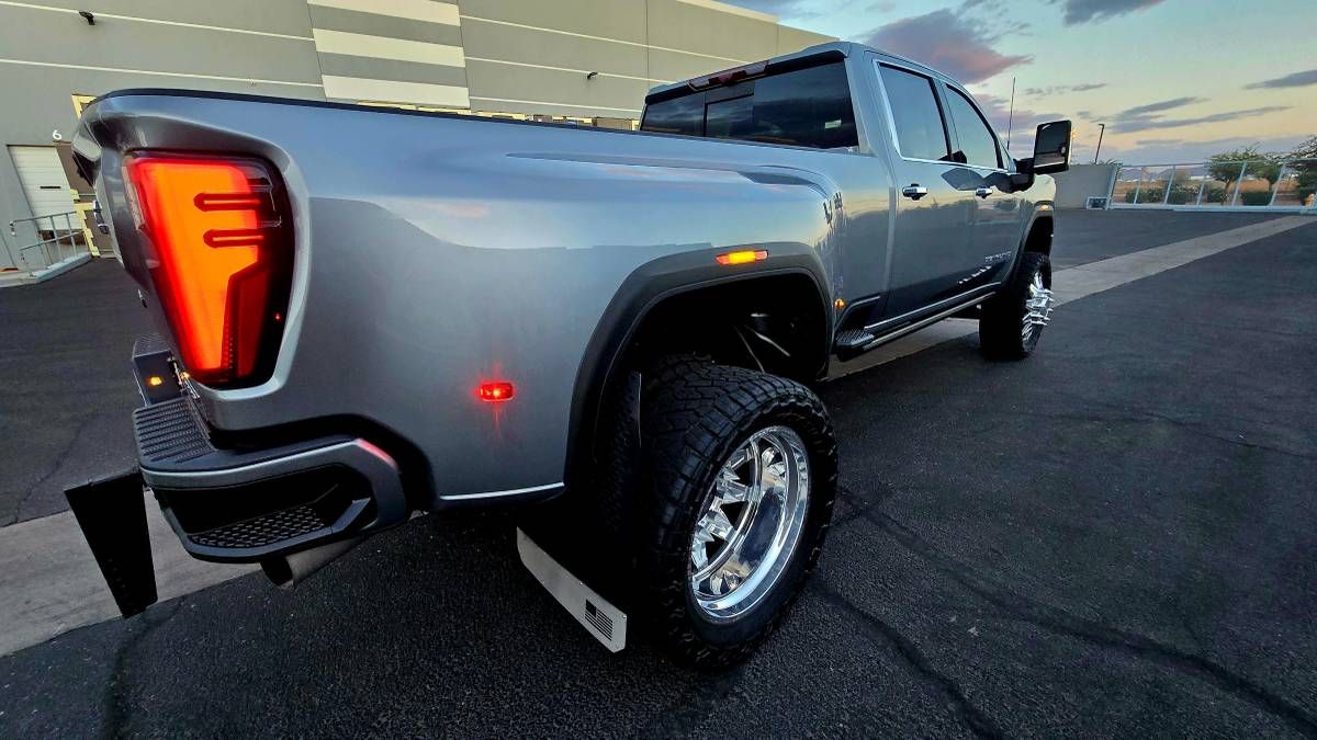 Used 2024 GMC Sierra 3500 Denali Ultimate AWD/4WD image 8