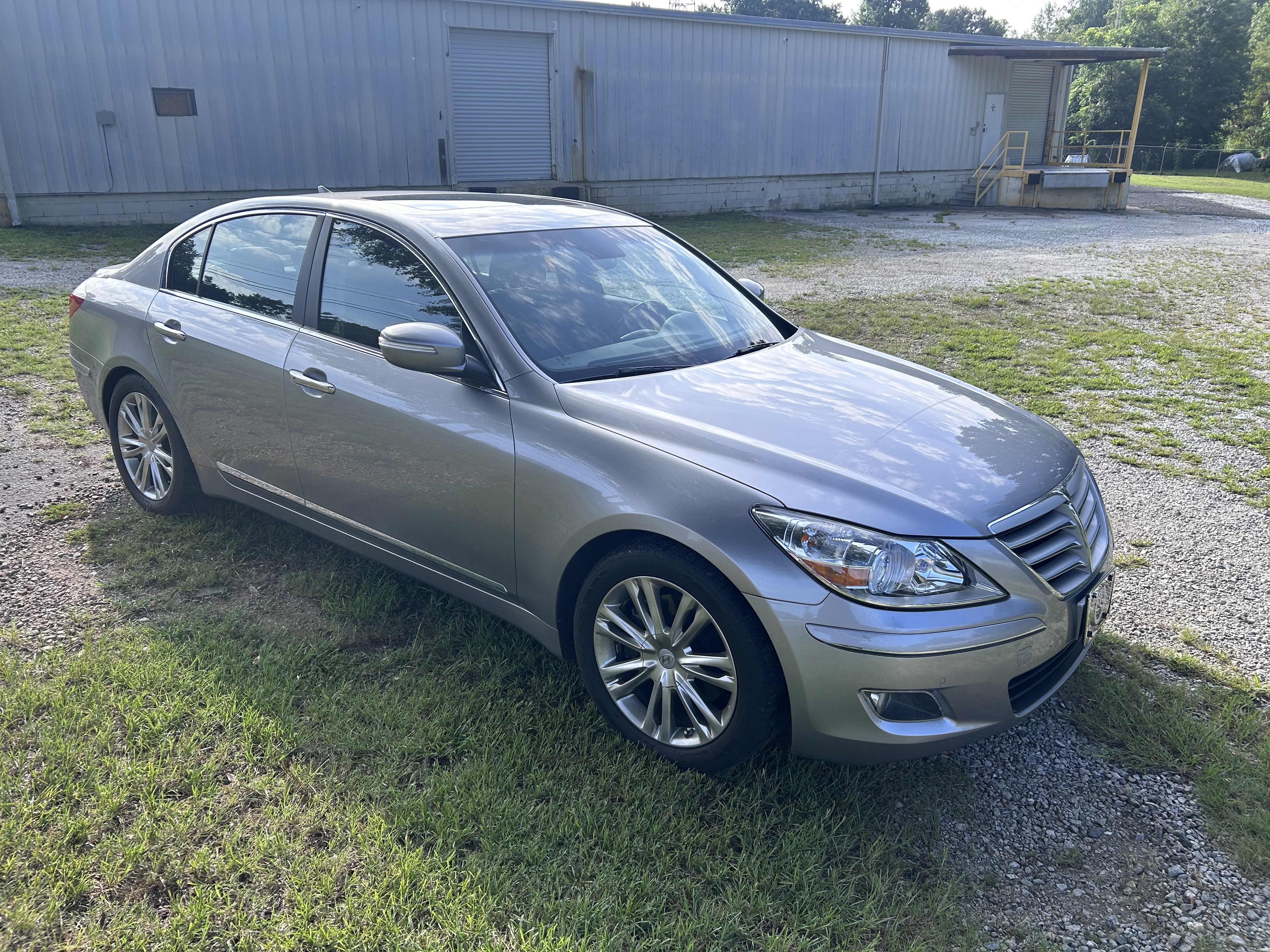 Used 2009 Hyundai Genesis 4.6 w/ Technology Pkg 5 RWD image 5