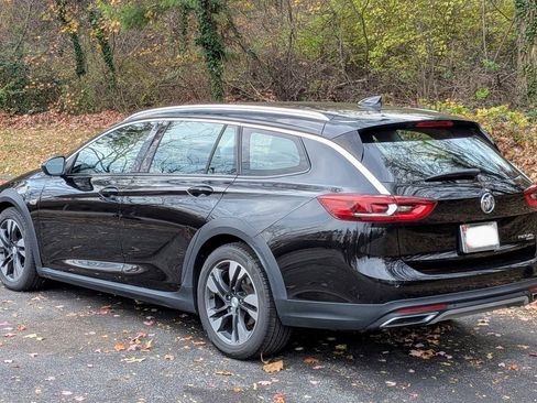Used 2019 Buick Regal Preferred w/ Driver Confidence Package I image 2