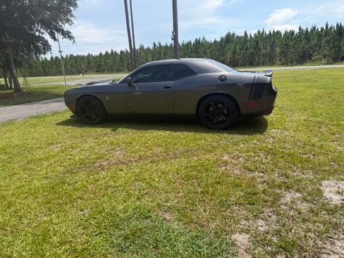 Used 2022 Dodge Challenger R/T Scat Pack w/ Plus Package RWD image 2