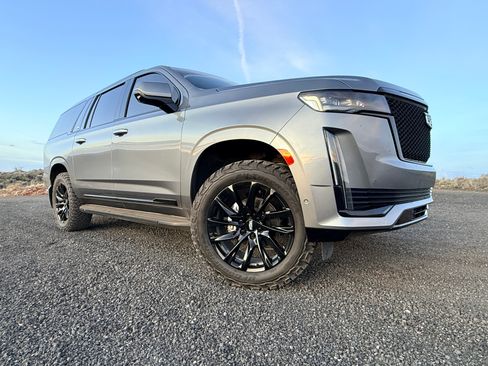 Used 2021 Cadillac Escalade ESV Sport Platinum image 17