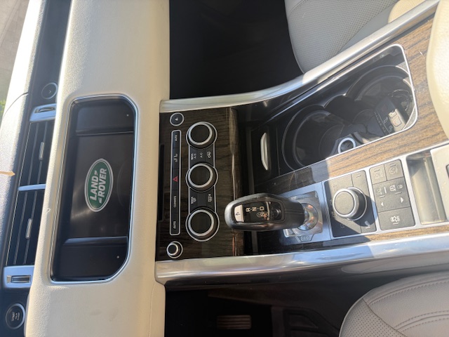 Used 2016 Land Rover Range Rover Sport SE AWD/4WD image 12
