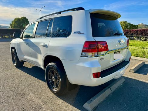 Used 2020 Toyota Land Cruiser Heritage Edition image 9