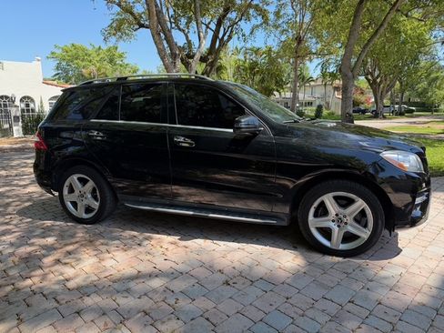 Used 2015 Mercedes-Benz ML 400 4MATIC image 2