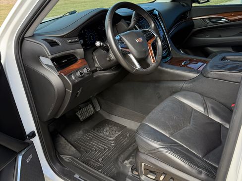 Used 2016 Cadillac Escalade ESV Premium image 8