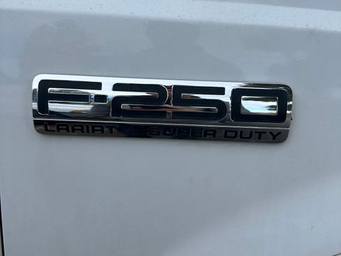 Used 2005 Ford F250 Lariat image 8
