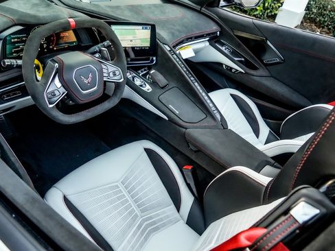 Used 2023 Chevrolet Corvette Stingray Premium Cpe w/ Z51 Performance Package image 2