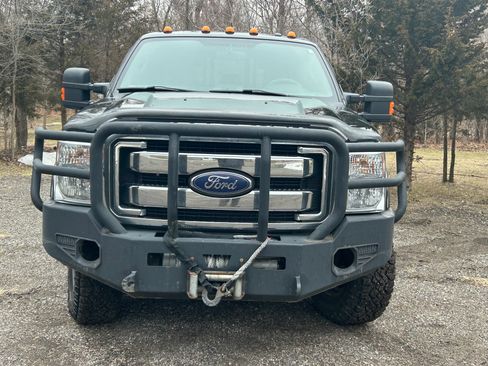 Used 2015 Ford F350 Lariat w/ Lariat Interior Package image 2