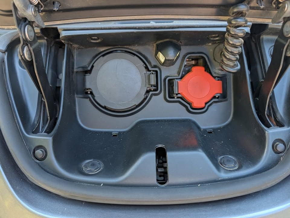 Used 2014 Nissan Leaf SL w/ Premium Package FWD image 19