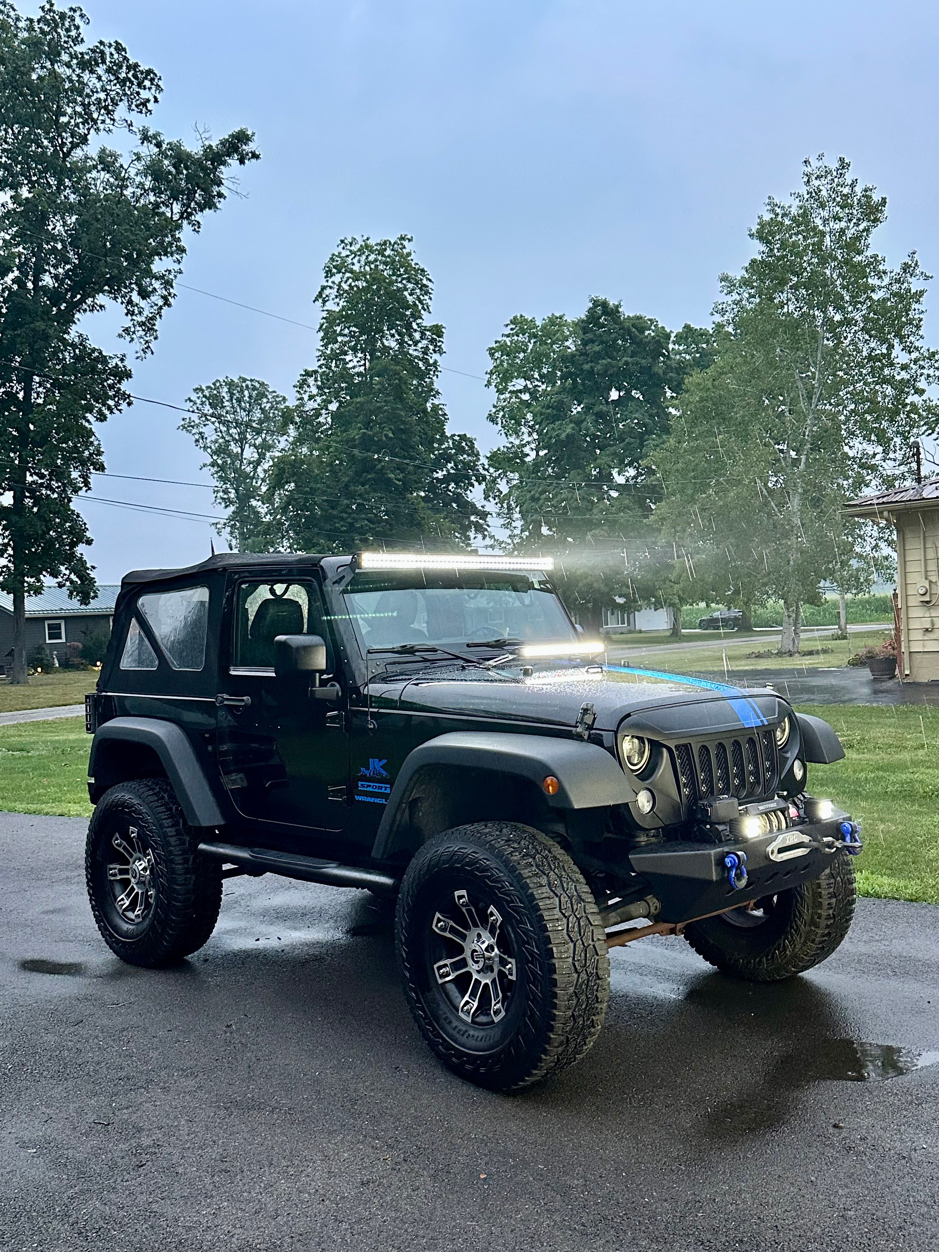 Used 2015 Jeep Wrangler Sport w/ Connectivity Group AWD/4WD image 18