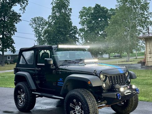 Used 2015 Jeep Wrangler Sport w/ Connectivity Group AWD/4WD image 18