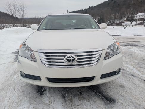 Used 2008 Toyota Avalon XL image 2