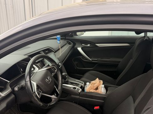 Used 2019 Honda Civic EX image 2