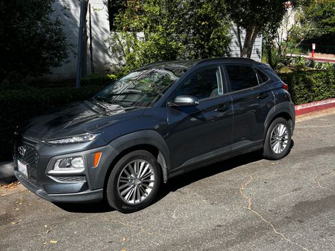 Used 2021 Hyundai Kona SEL image 2