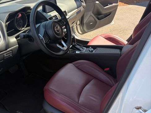 Used 2018 MAZDA MAZDA3 Touring FWD image 15