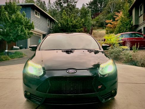 Used 2014 Ford Focus ST w/ Equipment Group 202A FWD image 2