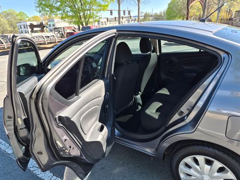 Used 2019 Nissan Versa S Plus image 19