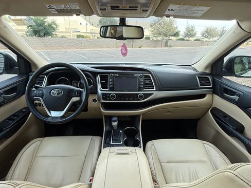 Used 2015 Toyota Highlander XLE image 5