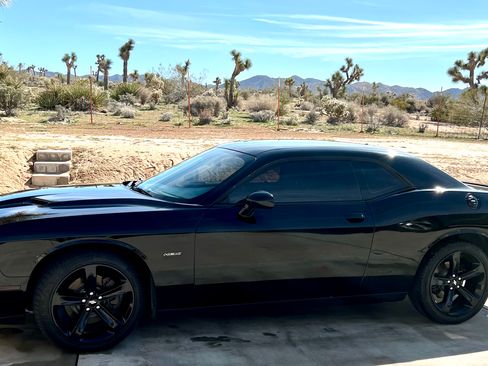 Used 2017 Dodge Challenger R/T image 1