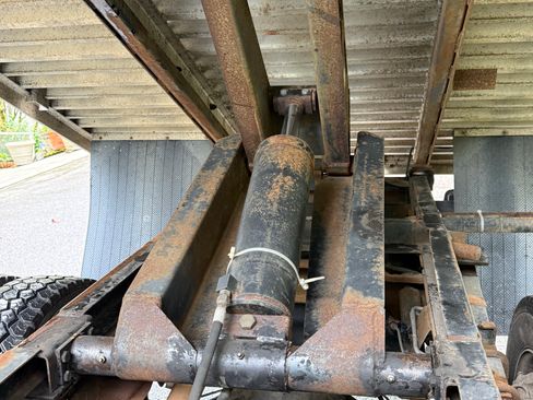 Used 2001 Chevrolet Silverado 3500 2WD Regular Cab HD image 5