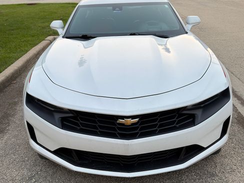 Used 2019 Chevrolet Camaro LT RWD image 4