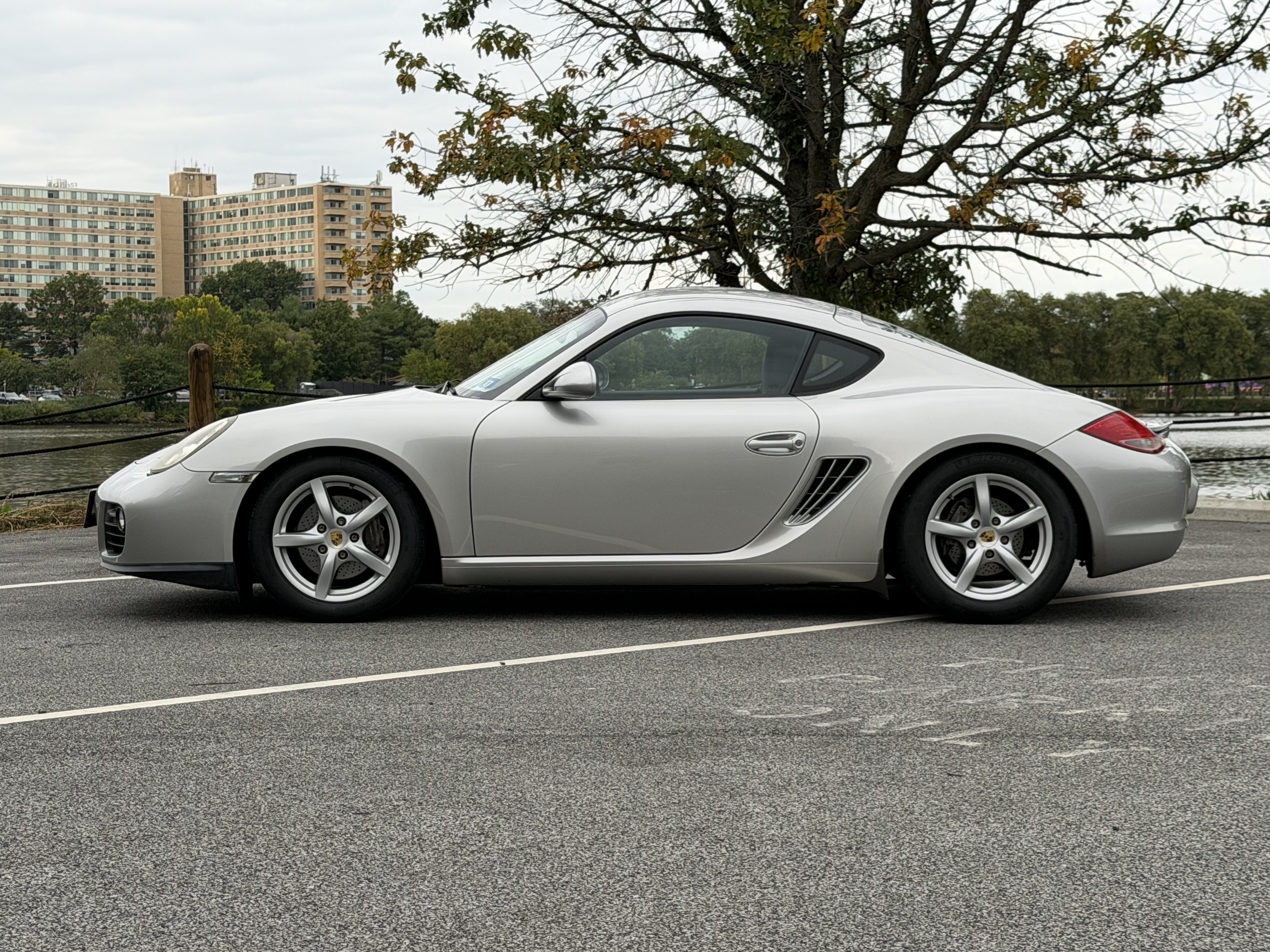 Used 2010 Porsche Cayman RWD image 5