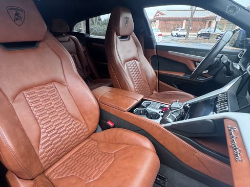 Used 2019 Lamborghini Urus image 18