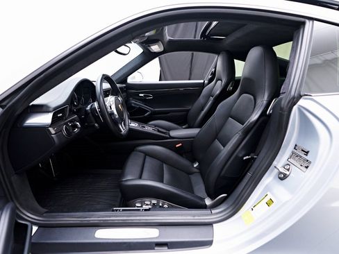 Used 2014 Porsche 911 Turbo S image 9