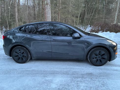 Used 2024 Tesla Model Y Long Range image 5