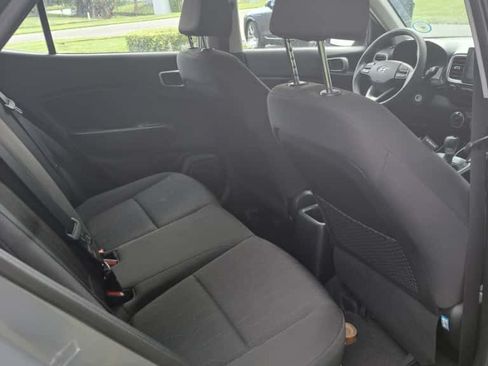 Used 2021 Hyundai Venue SE image 9