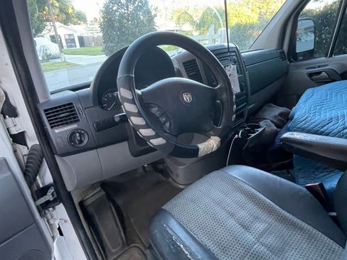 Used 2007 Dodge Sprinter 2500 image 10