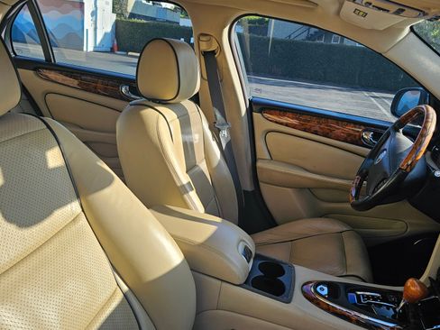 Used 2008 Jaguar XJ8 L image 18