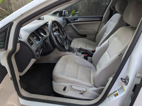 Used 2015 Volkswagen Golf TDI SE image 18