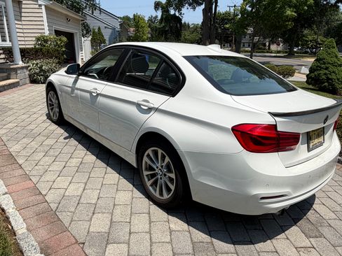 Used 2017 BMW 320i xDrive Sedan AWD/4WD image 1