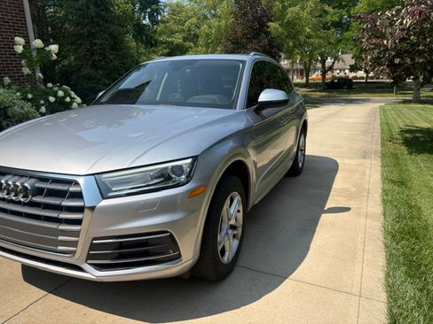 Used 2019 Audi Q5 2.0T Premium w/ Convenience Package AWD/4WD image 1