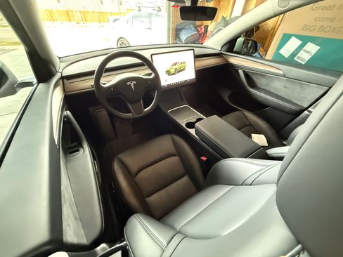 Used 2023 Tesla Model Y Long Range image 5