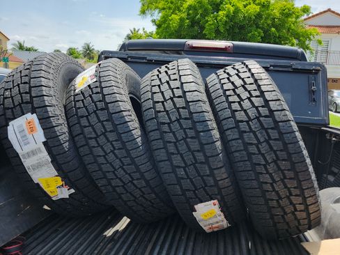 Used 1998 Isuzu Amigo S Sport Utility 2D image 8