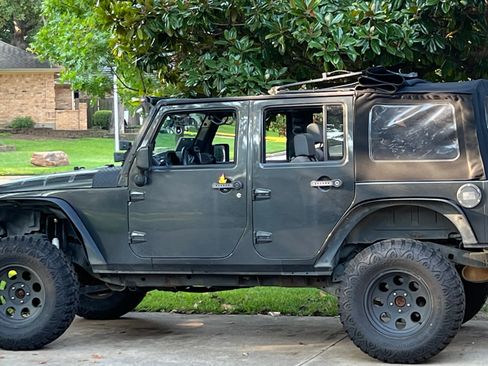 Used 2010 Jeep Wrangler Unlimited Sport image 6