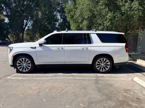 Used 2021 GMC Yukon XL Denali w/ Denali Premium Package AWD/4WD image 5