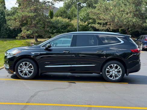 Used 2018 Buick Enclave Avenir w/ Avenir Technology Package AWD/4WD image 8