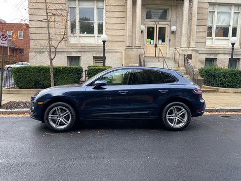 Used 2023 Porsche Macan Sport Edition image 4