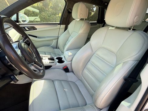Used 2015 Porsche Macan Turbo AWD/4WD image 24