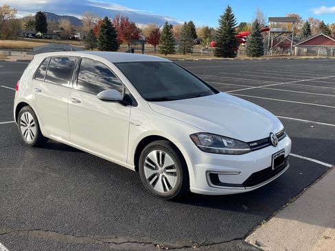 Used 2017 Volkswagen e-Golf SE image 1