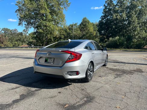 Used 2018 Honda Civic EX-L image 4