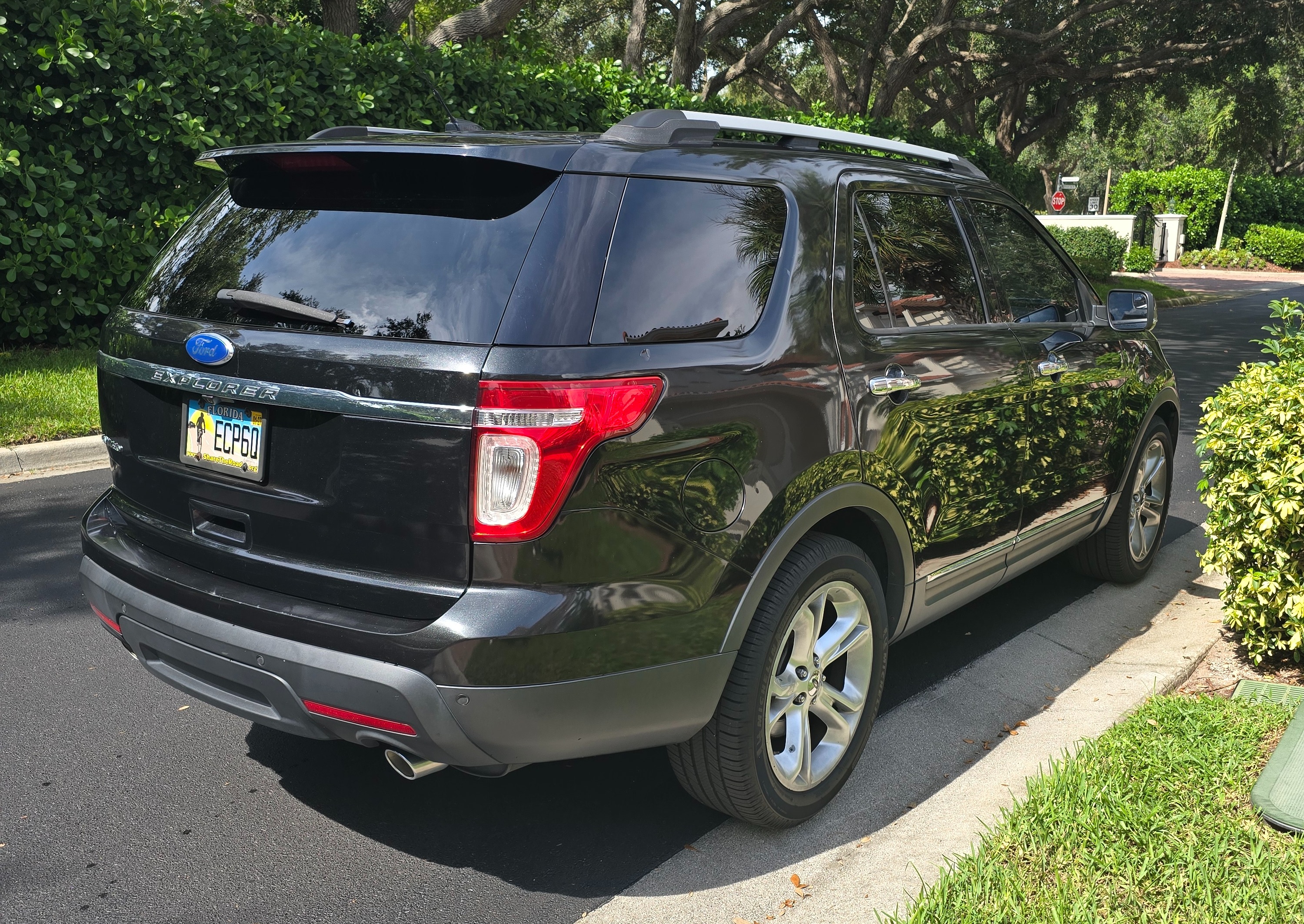 Used 2011 Ford Explorer Limited w/ 301A Rapid Spec Order Code FWD image 8