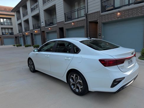 Used 2020 Kia Forte LXS FWD image 9