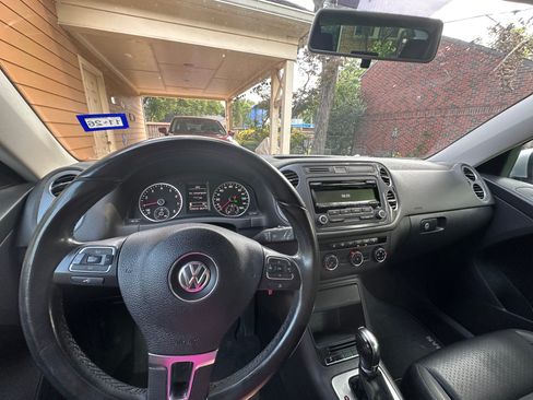 Used 2013 Volkswagen Tiguan SE FWD image 2
