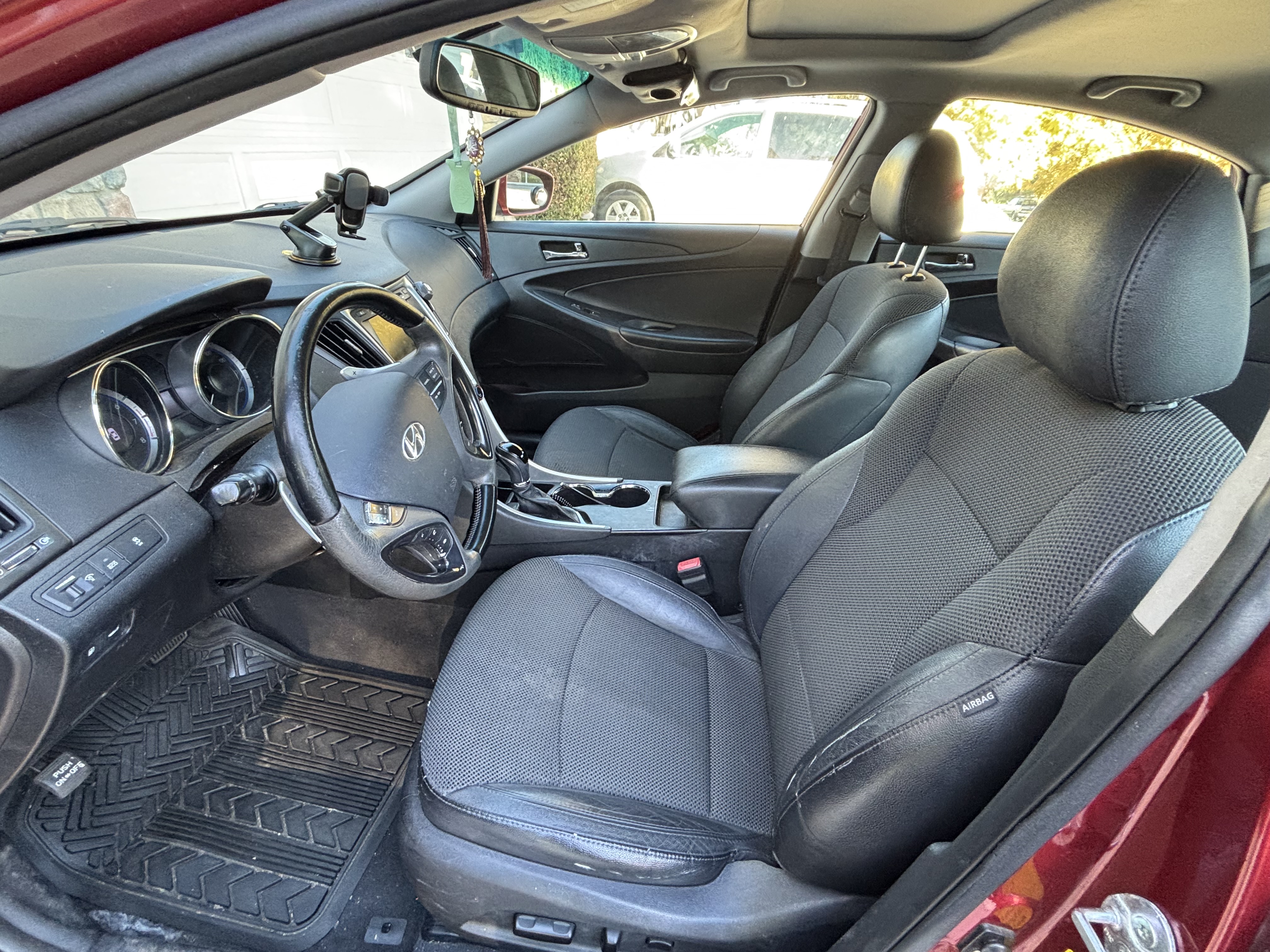 Used 2011 Hyundai Sonata SE w/ Navigation & Sunroof Pkg 4 FWD image 9