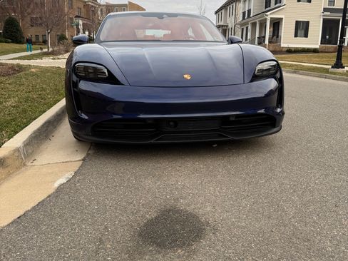 Used 2021 Porsche Taycan image 6