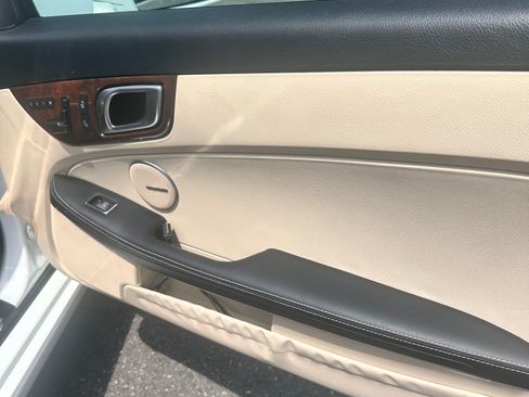 Used 2014 Mercedes-Benz SLK 250 image 23